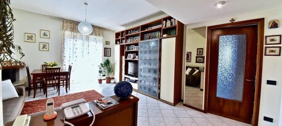 3-salle Appartement à Senago, Italy No. 31632 4