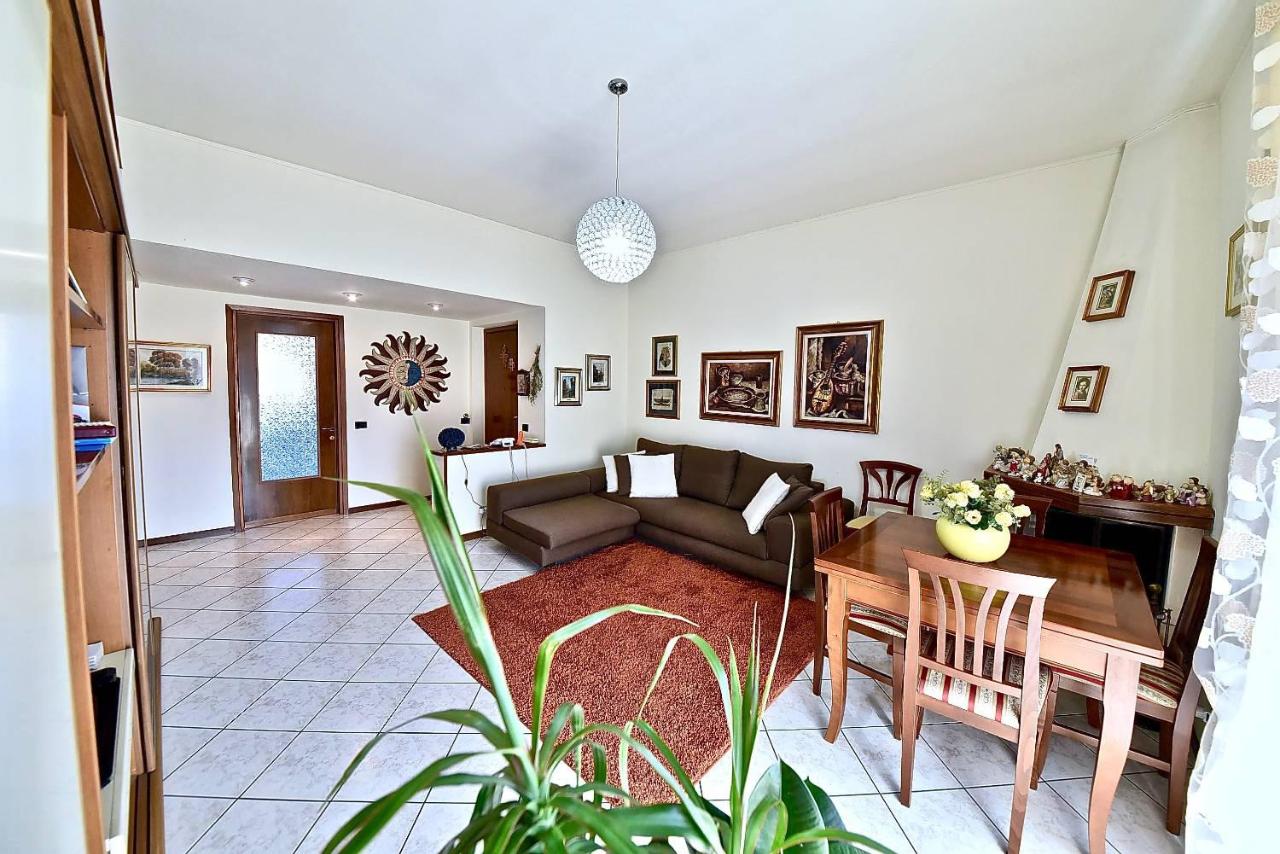 3-salle Appartement à Senago, Italy No. 31632