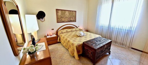 3-salle Appartement à Senago, Italy No. 31632 10