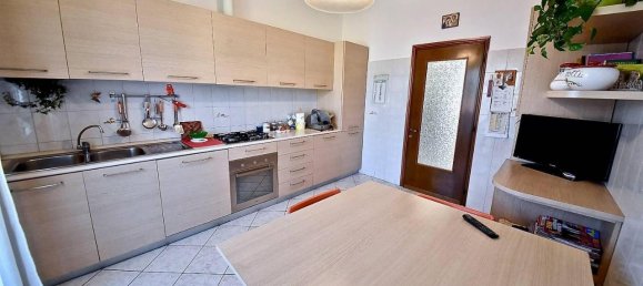 3-salle Appartement à Senago, Italy No. 31632 5