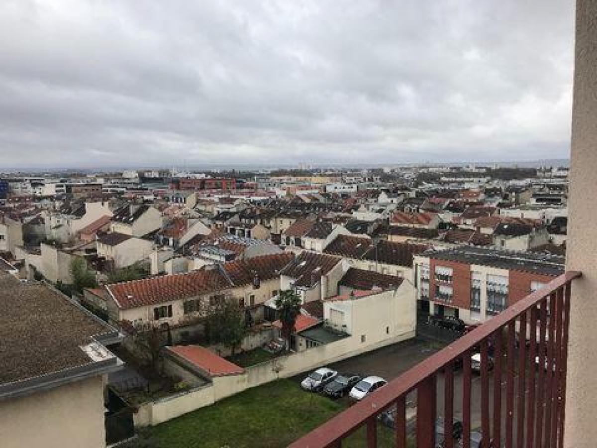 3 bedrooms Apartment in Reims, France No. 25402