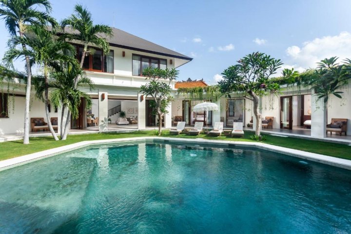 Villa de 6 dormitorios en Seminyak, Indonesia No. 3433