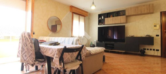 3 Schlafzimmer Doppelhaus in Cadelbosco di Sopra, Italy, Nr. 356129 5
