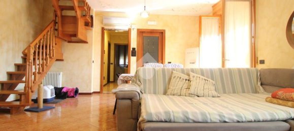 3 Schlafzimmer Doppelhaus in Cadelbosco di Sopra, Italy, Nr. 356129 8