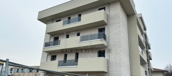 3 rooms Apartment in Cesano Maderno, Italy No. 184093 7