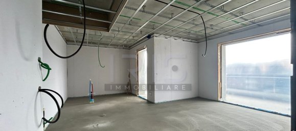 3 rooms Apartment in Cesano Maderno, Italy No. 184093 4