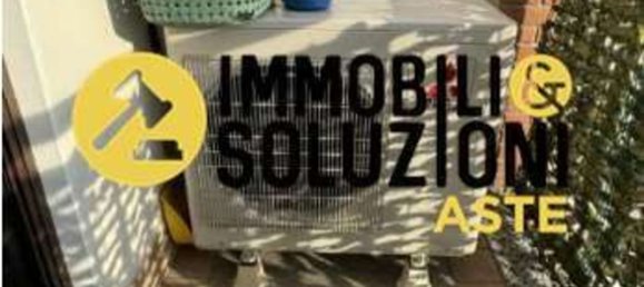 3-salle Appartement à Cardano al Campo, Italy No. 3234 22