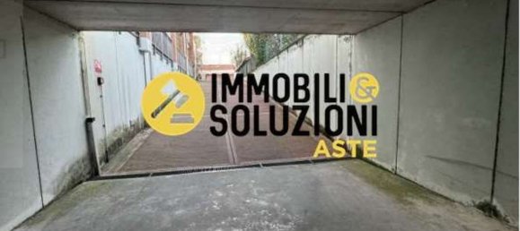 3-salle Appartement à Cardano al Campo, Italy No. 3234 38