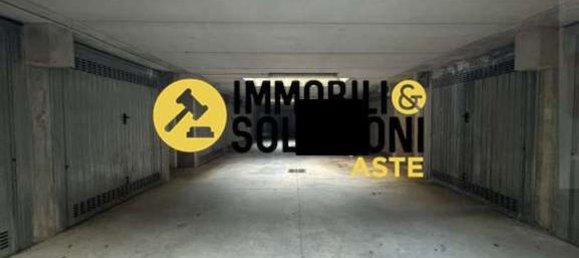 3-salle Appartement à Cardano al Campo, Italy No. 3234 37