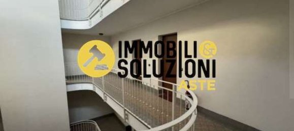 3-salle Appartement à Cardano al Campo, Italy No. 3234 11