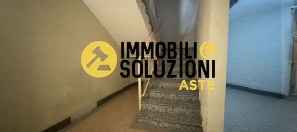 3-salle Appartement à Cardano al Campo, Italy No. 3234 33