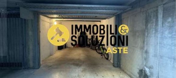 3-salle Appartement à Cardano al Campo, Italy No. 3234 34