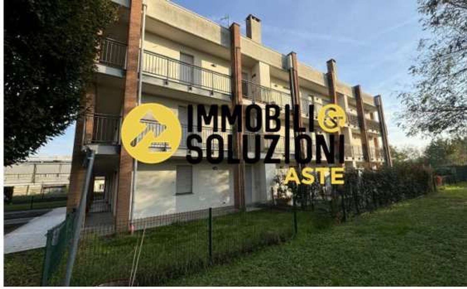 3-salle Appartement à Cardano al Campo, Italy No. 3234