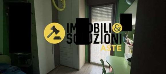 3-salle Appartement à Cardano al Campo, Italy No. 3234 15