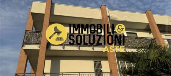 3-salle Appartement à Cardano al Campo, Italy No. 3234 7