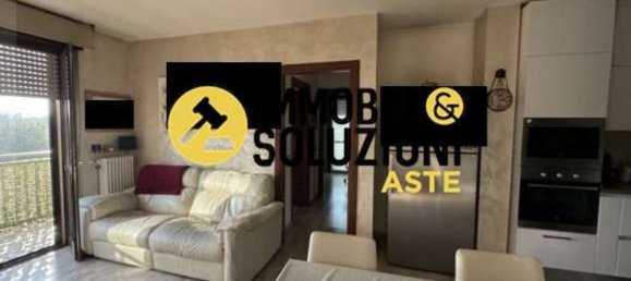3-salle Appartement à Cardano al Campo, Italy No. 3234 19