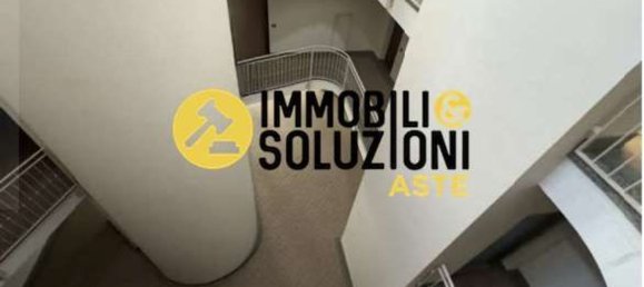 3-salle Appartement à Cardano al Campo, Italy No. 3234 12