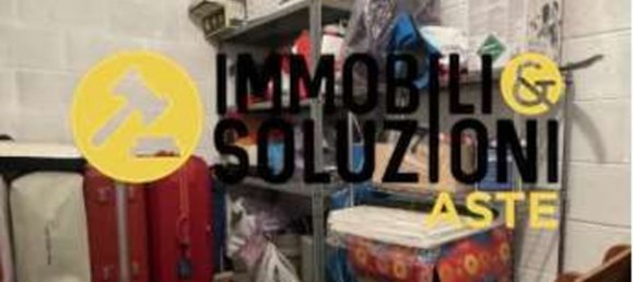 3-salle Appartement à Cardano al Campo, Italy No. 3234 40