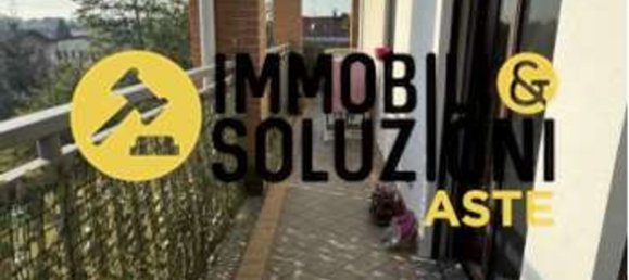 3-salle Appartement à Cardano al Campo, Italy No. 3234 23