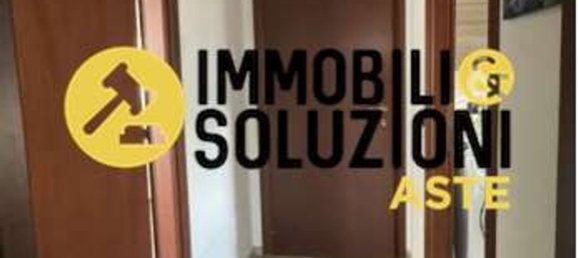 3-salle Appartement à Cardano al Campo, Italy No. 3234 27