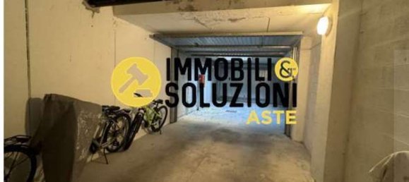 3-salle Appartement à Cardano al Campo, Italy No. 3234 31