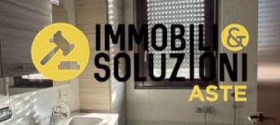 3-salle Appartement à Cardano al Campo, Italy No. 3234 25