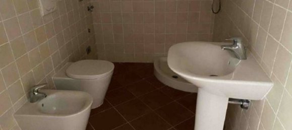 3 rooms Apartment in Ferrara, Italy No. 19596 12