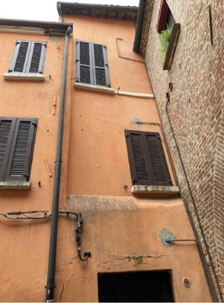 3 rooms Apartment in Ferrara, Italy No. 19596