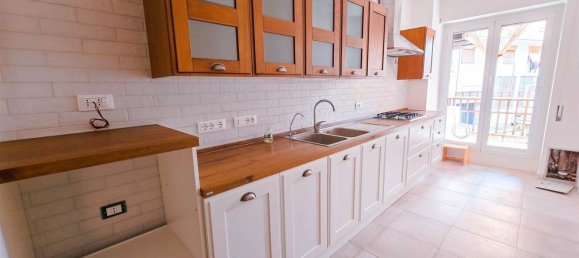 4-salle Appartement à Rome, Italy No. 222750 8