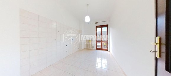 2 rooms Apartment in Turin, Italy No. 148963 2