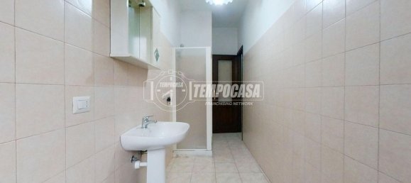 2 rooms Apartment in Turin, Italy No. 148963 8