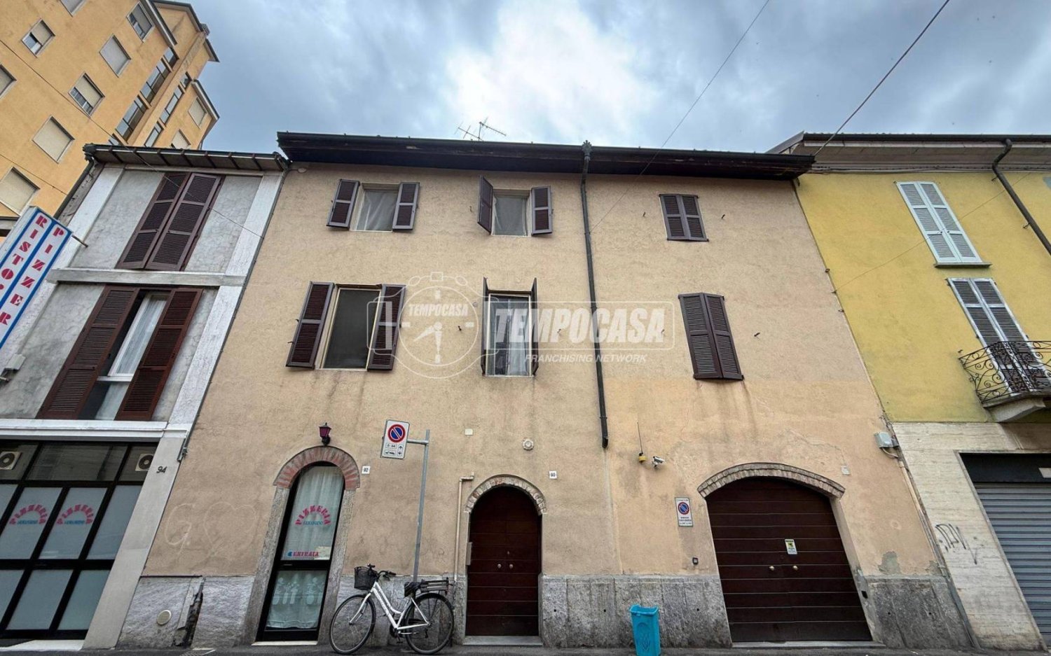 5 rooms Building in Lodi, Italy No. 260058