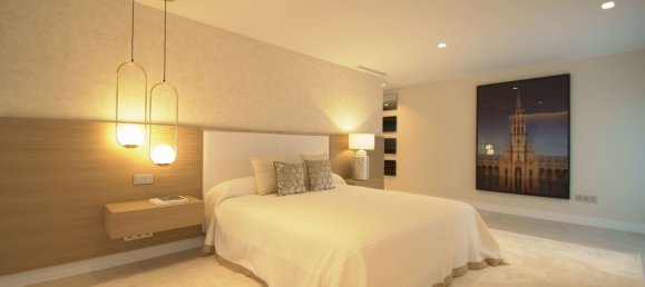 5 bedrooms Villa in Marbella, Spain No. 19605 15