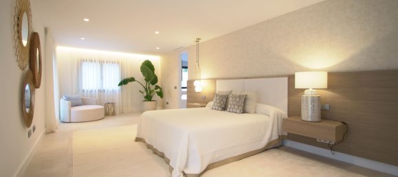 5 bedrooms Villa in Marbella, Spain No. 19605 12