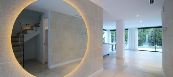 5 bedrooms Villa in Marbella, Spain No. 19605 30