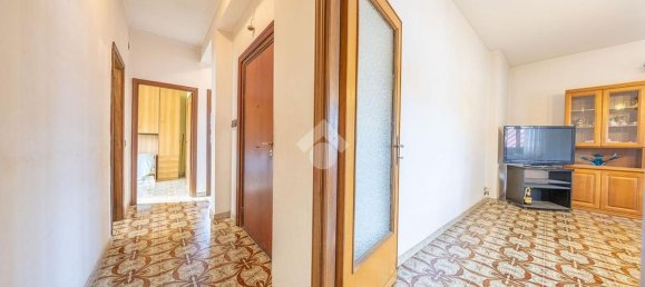 4 rooms Apartment in Rome, Italy No. 280457 4