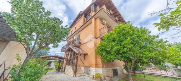 4 rooms Apartment in Rome, Italy No. 280457 2