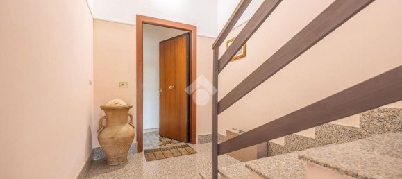 4 rooms Apartment in Rome, Italy No. 280457 3