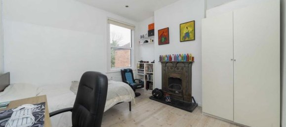 4 bedrooms House in Cricklewood, United Kingdom No. 5701 8