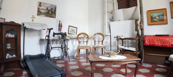 4 bedrooms Apartment in Carrara, Italy No. 263764 8