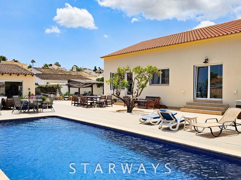 Villa de 4 dormitorios en Alicante, Spain No. 142040