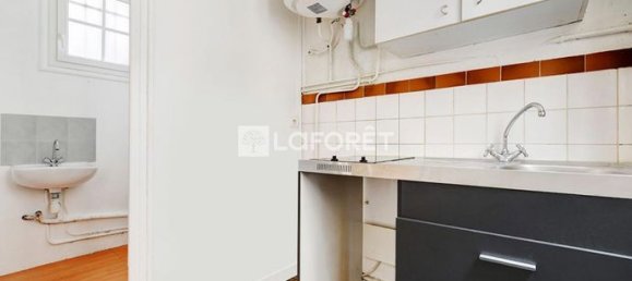 Studio in Paris, France No. 313569 6