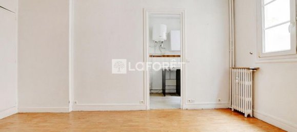 Studio in Paris, France No. 313569 3