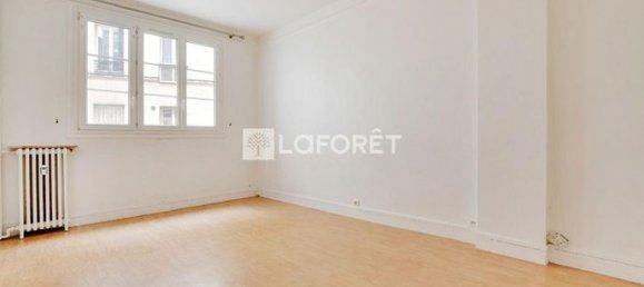 Studio in Paris, France No. 313569 4