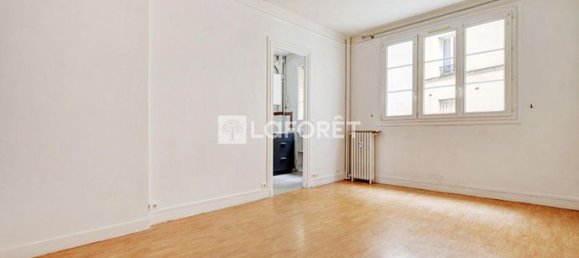 Studio in Paris, France No. 313569 2