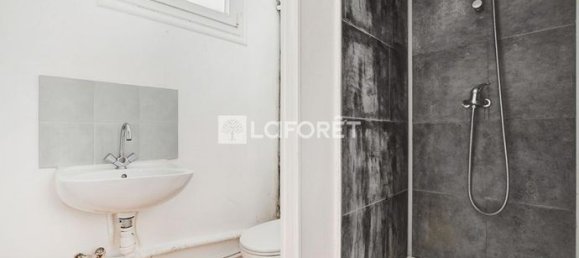 Studio in Paris, France No. 313569 5