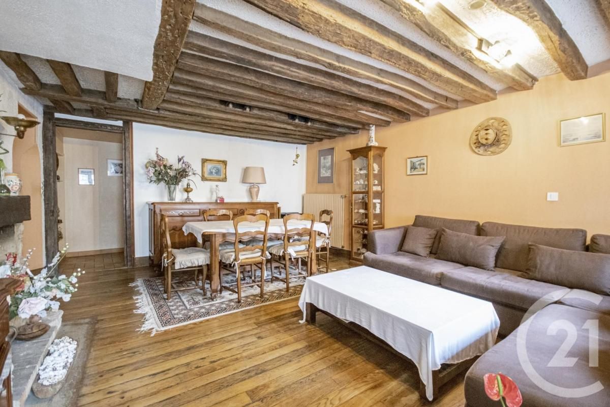 2 bedrooms Apartment in Paris, France No. 151336