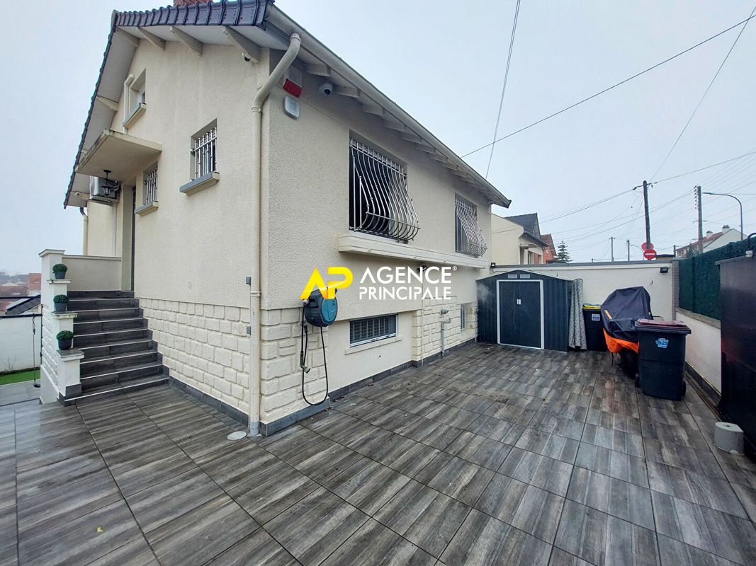 Casa de 5 dormitorios en Argenteuil, France No. 139207