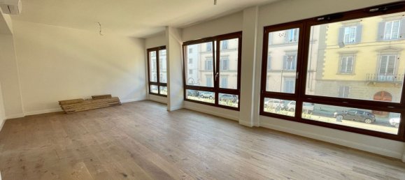 Apartamento de 8 dormitorios en Florence, Italy No. 348022 16
