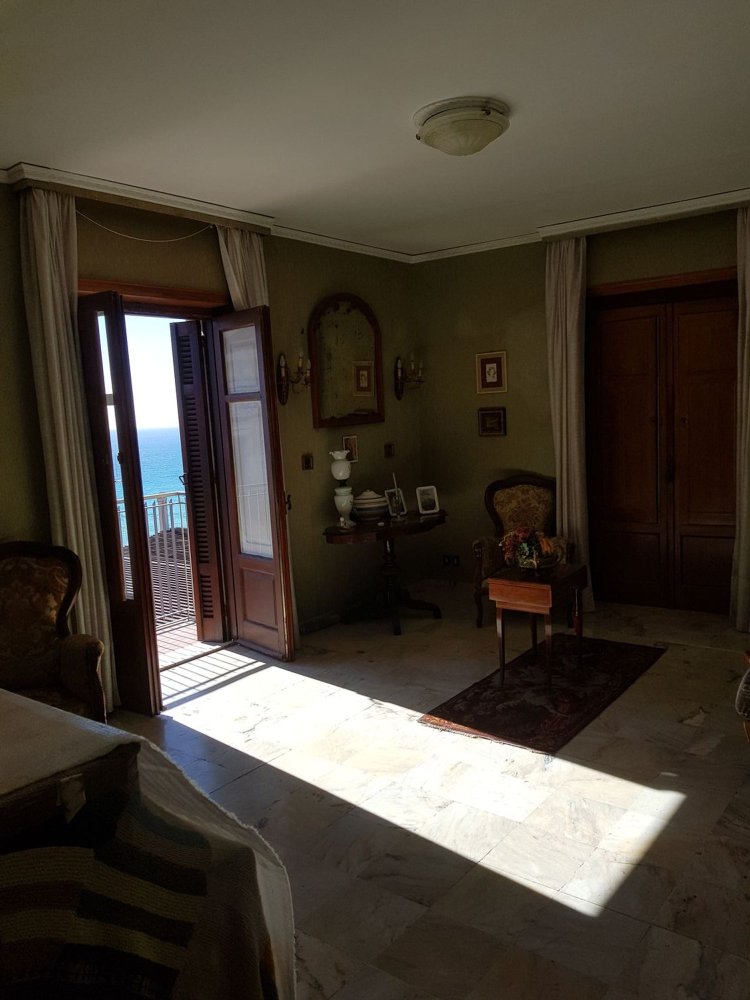 Дуплекс с 8 комнатами в Четраро, Италия № 256795